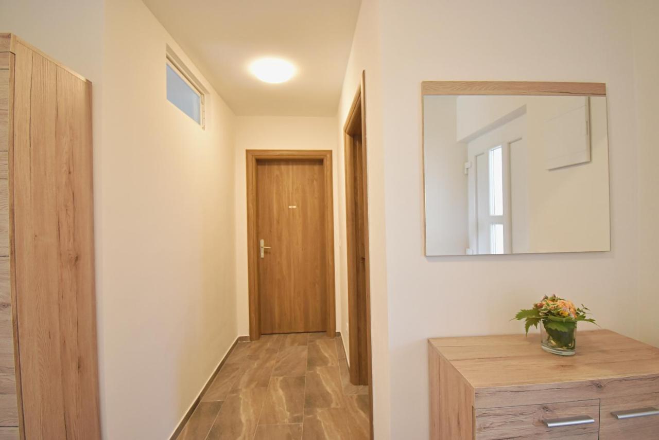 Apartmani Solis Vir Ngoại thất bức ảnh
