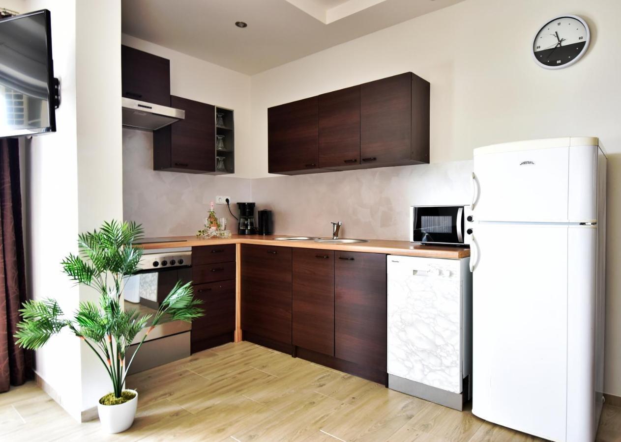 Apartmani Solis Vir Ngoại thất bức ảnh