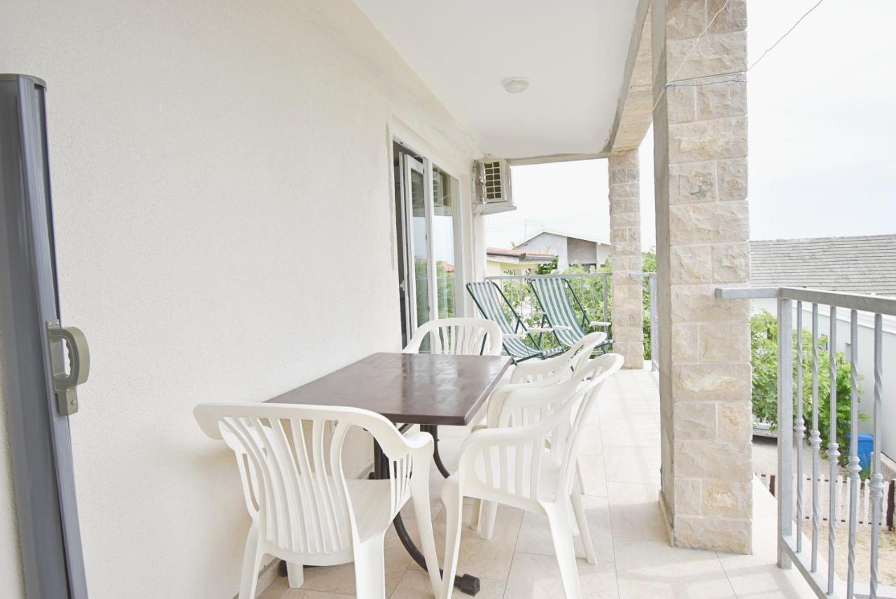 Apartmani Solis Vir Ngoại thất bức ảnh